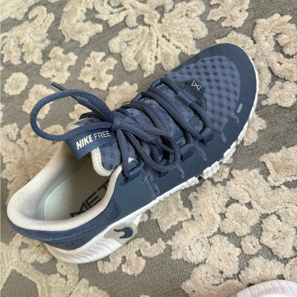 Nike Women's Free Metcon 5 Workout Shoes - Picture 7 of 7